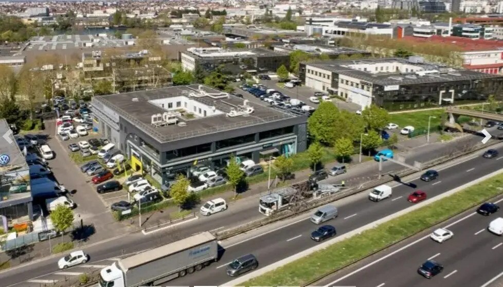 Flex in Nanterre for lease - Building Photo - Image 2 of 5