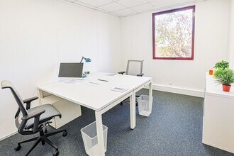 99 Rue Pereire, Saint-Germain-en-Laye for lease Interior Photo- Image 1 of 4