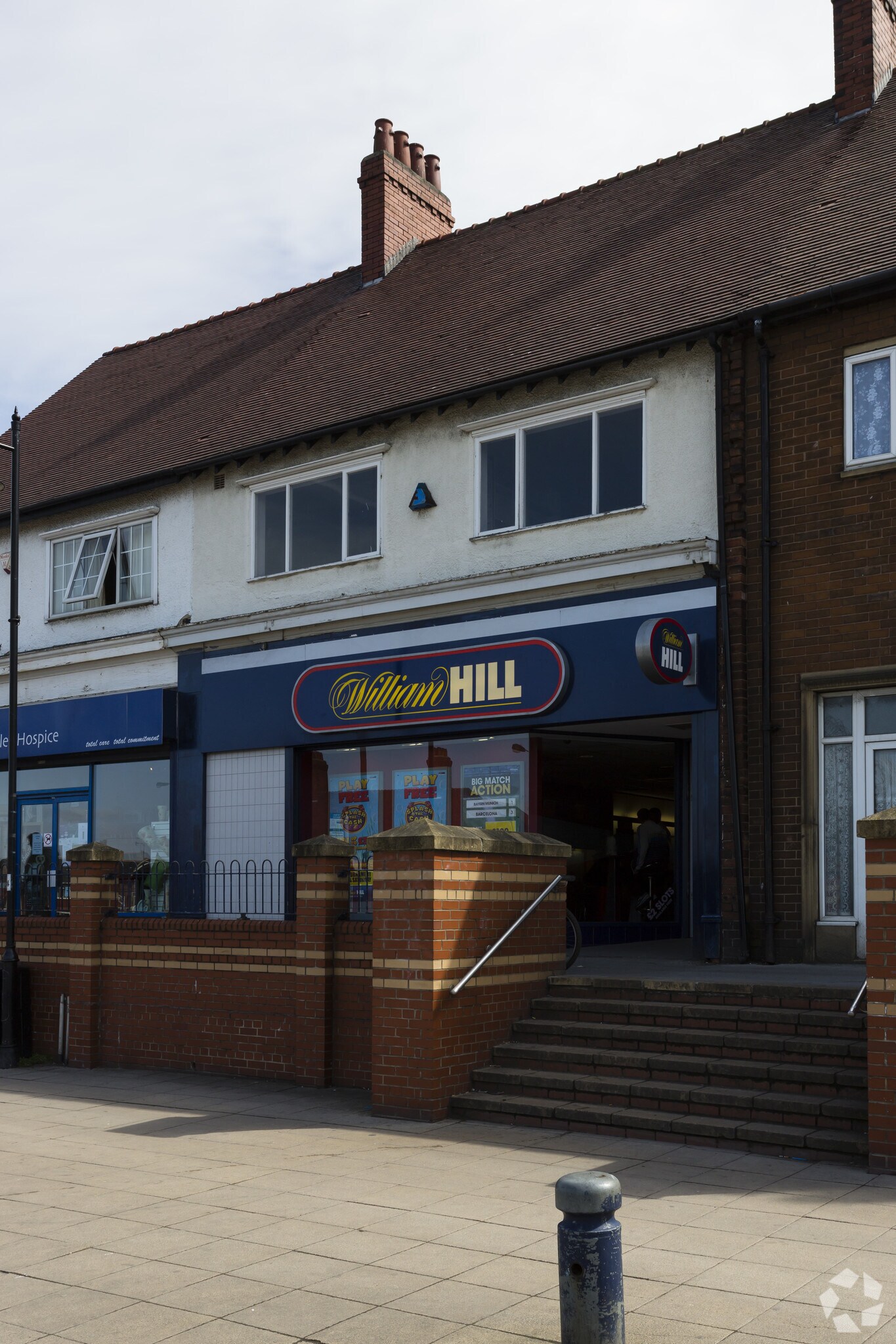 13 The Sq, Castleford for sale Primary Photo- Image 1 of 1