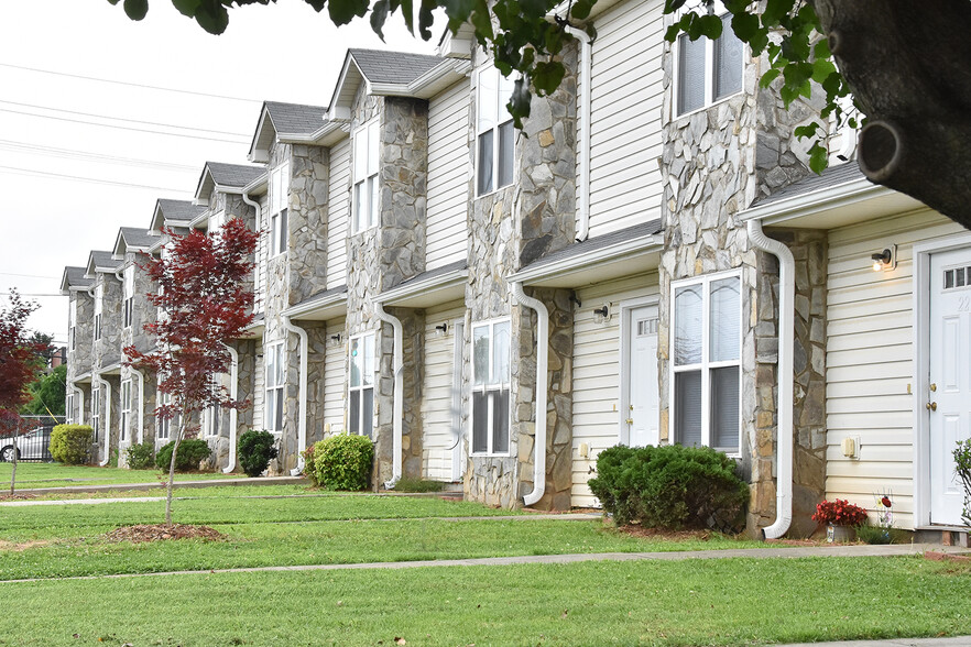 600-650 S Main St, Mooresville, NC for sale - Building Photo - Image 1 of 12