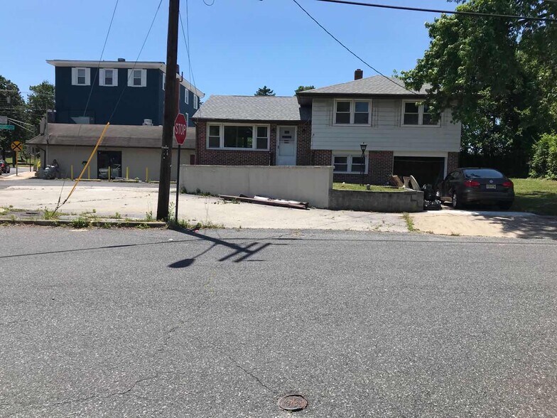 5 Gibbsboro Rd, Laurel Springs, NJ 08021