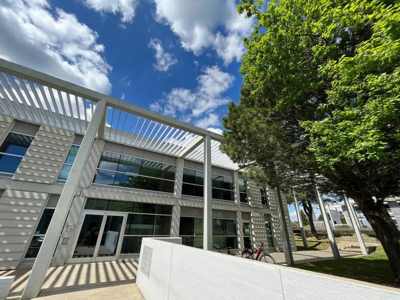 Office in Nantes for lease - Building Photo - Image 1 of 7