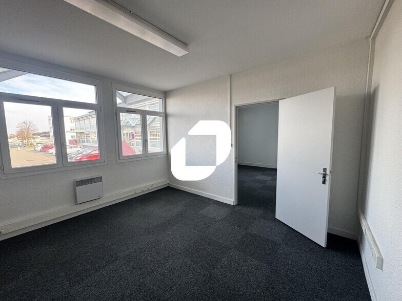 Office in Entzheim for lease - Interior Photo - Image 3 of 18