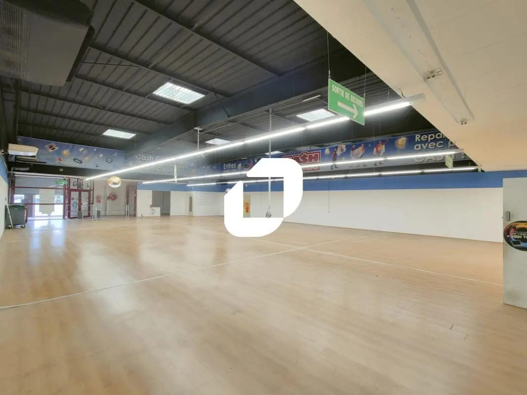 Retail in Reims for lease Building Photo- Image 1 of 6