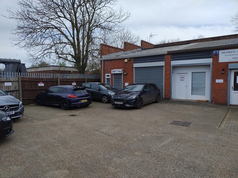 Tewin Rd, Welwyn Garden City for lease - Building Photo - Image 3 of 7