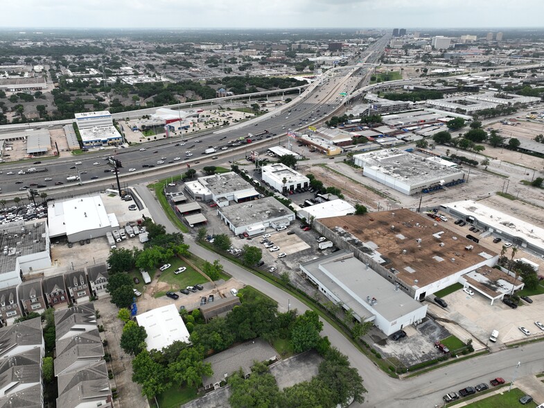 6100 Southwest Fwy, Houston, TX for sale - Aerial - Image 2 of 3