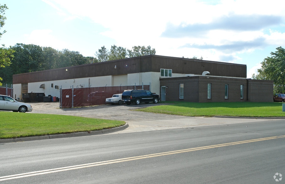 3330 Mike Collins Dr, Eagan, MN for sale - Building Photo - Image 2 of 4