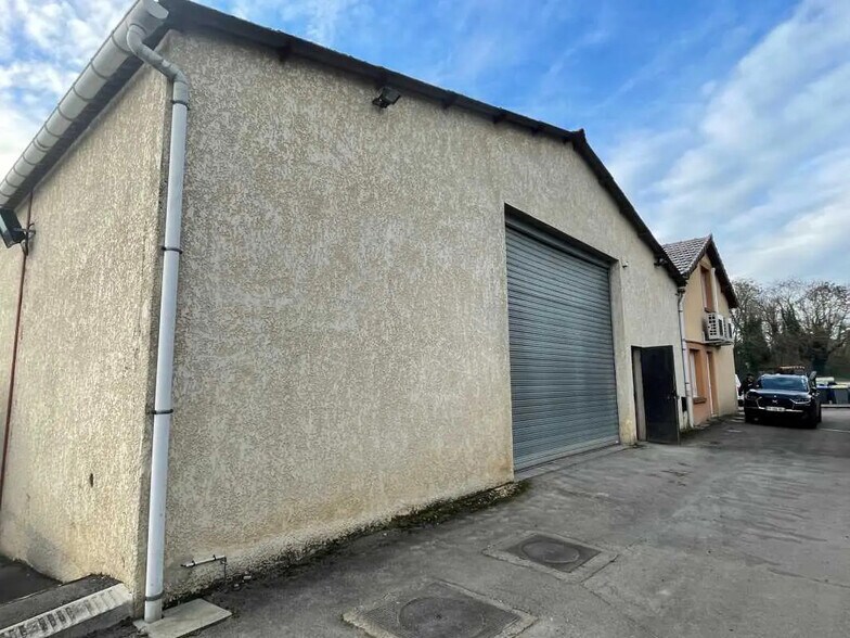 Industrial in Allonne for lease - Building Photo - Image 2 of 7