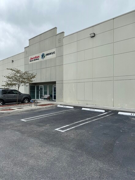 6300-6330 NW 99th Ave, Doral, FL for lease - Building Photo - Image 1 of 1
