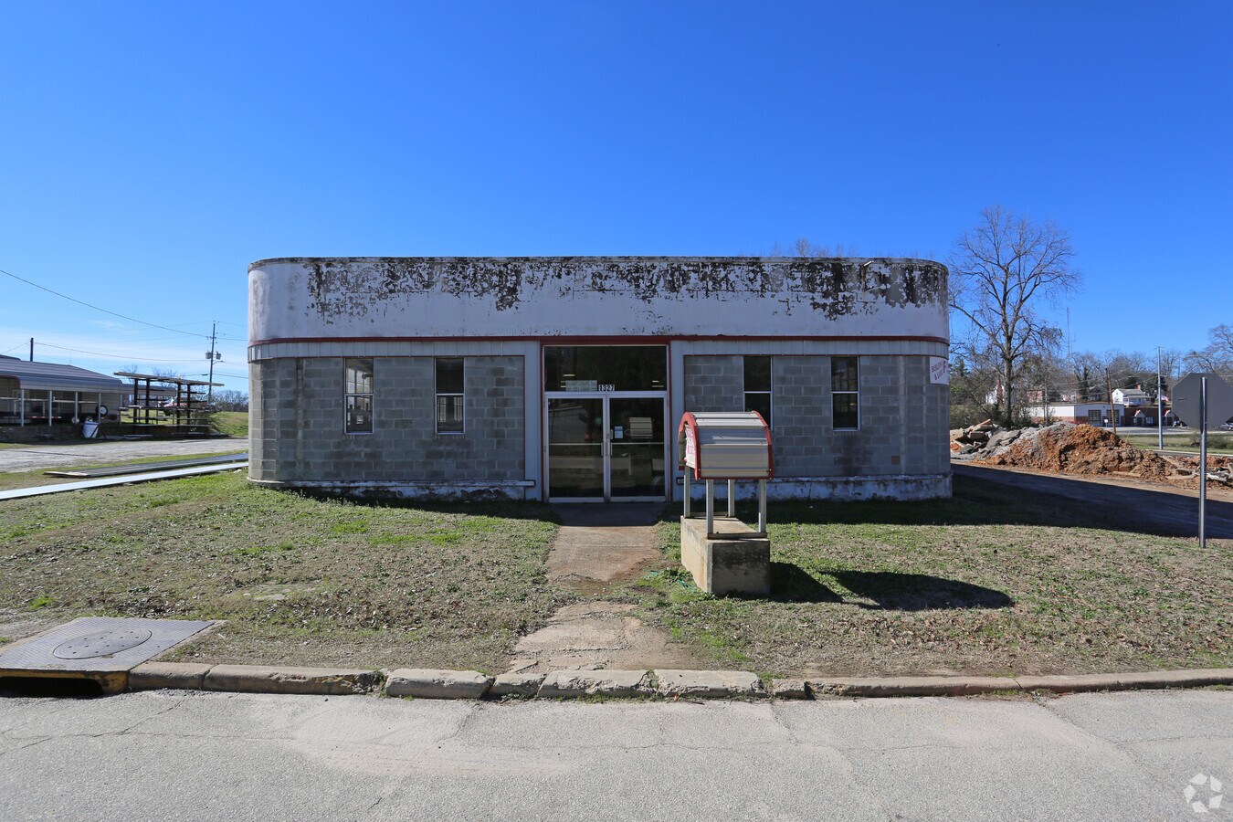 1327 Caldwell St, Newberry, SC 29108