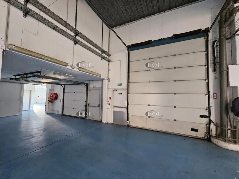 Flex in Ivry-sur-Seine for lease - Interior Photo - Image 3 of 11