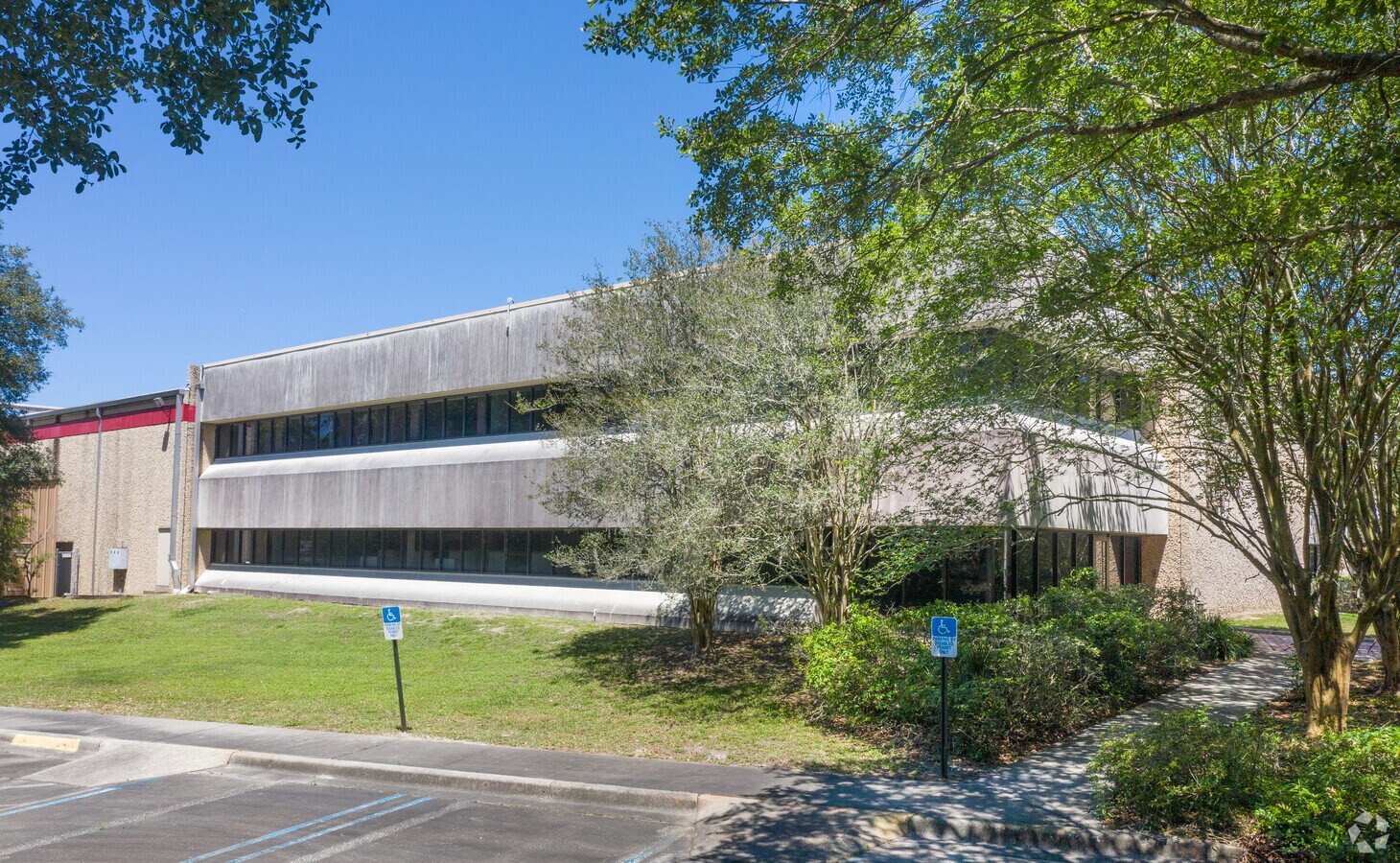 201 Busch Dr E, Jacksonville, FL 32218