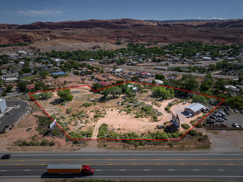 1431 Arnel Ln, Moab, UT for sale - Building Photo - Image 2 of 34