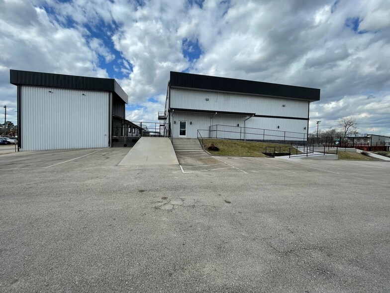 15102 Interstate 45, Conroe, TX for lease - Building Photo - Image 3 of 16