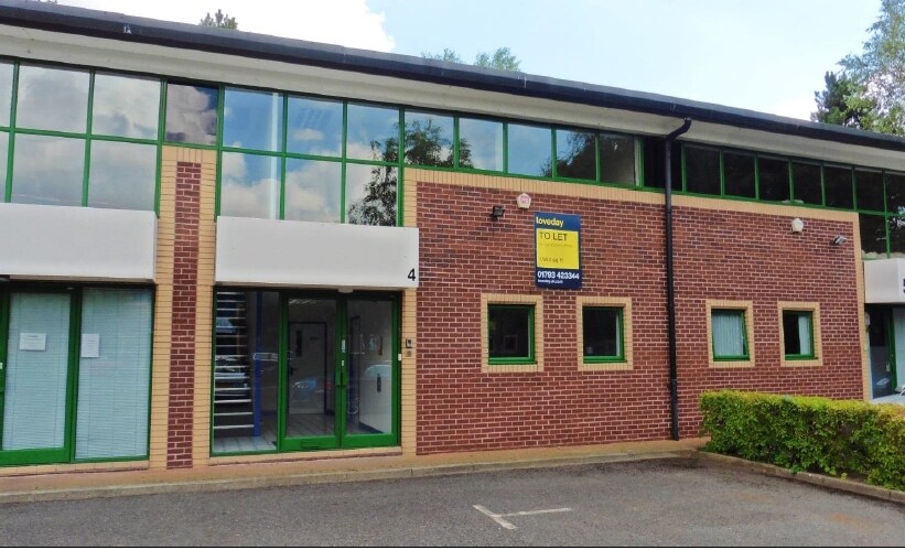 Unit 4 Majors Rd, Swindon for sale Primary Photo- Image 1 of 1