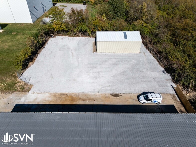 121 Kemper Dr, Nicholasville, KY for lease - Building Photo - Image 2 of 14