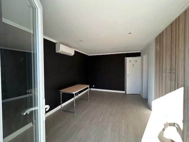 Office in Salon-de-Provence for lease - Building Photo - Image 2 of 12