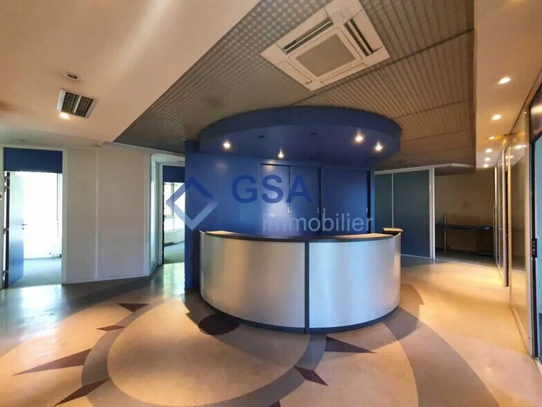 Office in Évry-Courcouronnes for sale - Lobby - Image 2 of 7