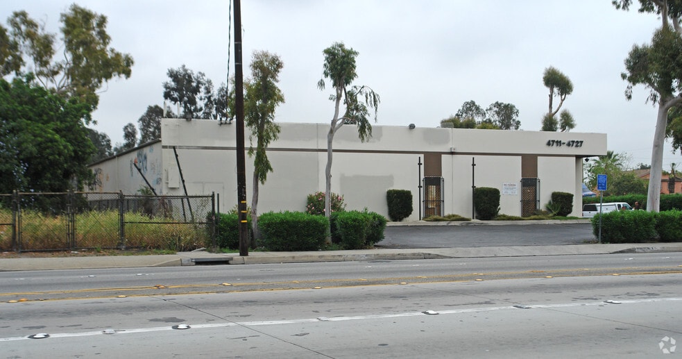 4711-4727 E Washington Blvd, Commerce, CA for lease - Building Photo - Image 3 of 9