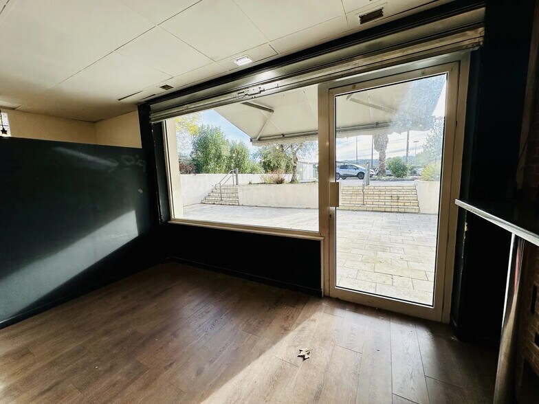 Avenue Jacques Prevert, Saint-Victoret for lease - Building Photo - Image 3 of 14