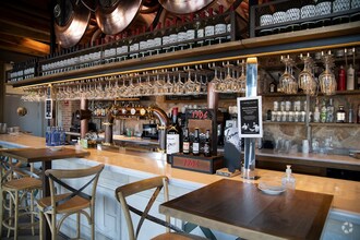 Retail in Madrid, Madrid for lease Interior Photo- Image 1 of 2