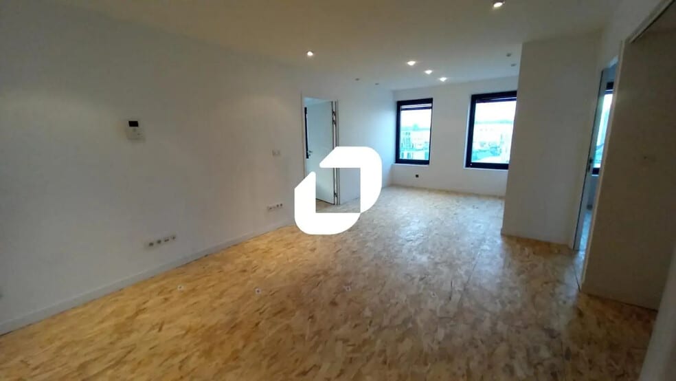 Office in Roubaix for lease - Interior Photo - Image 3 of 10