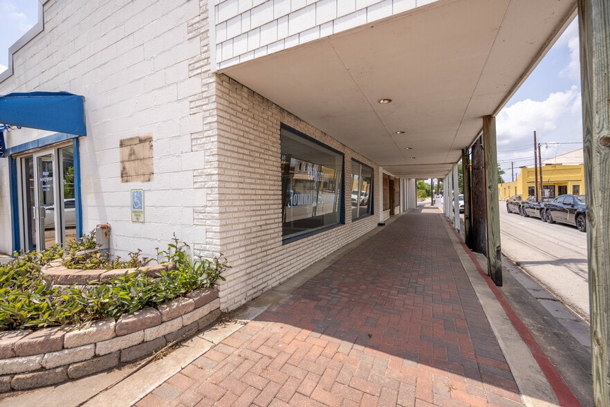 115 W Burleson St, Wharton, TX for sale - Building Photo - Image 2 of 27