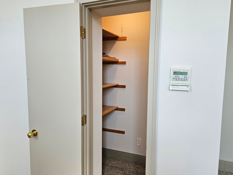 131 E Franklin St, Elkhart, IN for lease - Building Photo - Image 3 of 10