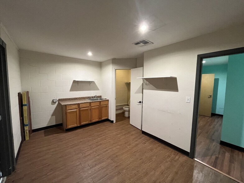 641645 N Walnut Ave, New Braunfels, TX 78130 Office for Lease