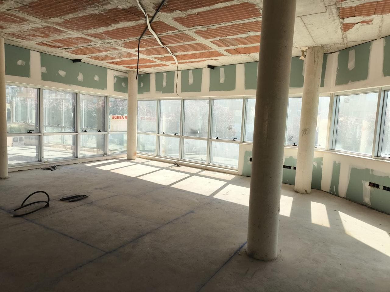 Office/Retail in Ávila, Ávila for lease Interior Photo- Image 1 of 4