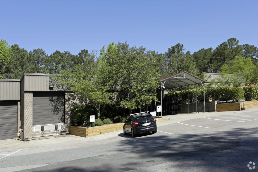 4500-4510 Preslyn Dr, Raleigh, NC for lease - Building Photo - Image 2 of 10