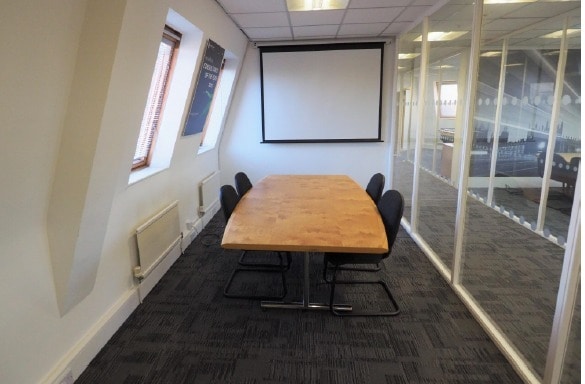 Springfield Rd, Horsham for lease - Interior Photo - Image 2 of 6