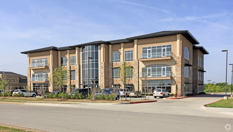 2575 Kelley Pointe Pky, Edmond, OK for lease - Building Photo - Image 3 of 9