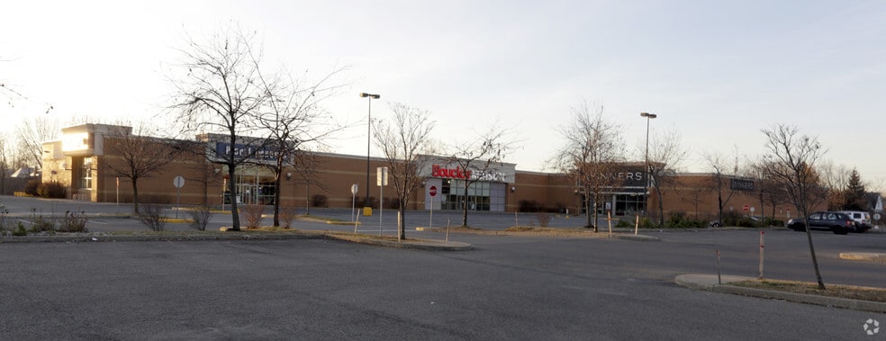 20 Boul Bouthillier, Rosemère, QC for sale - Primary Photo - Image 1 of 5