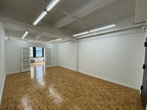 325 W 38th St, New York, NY for lease Building Photo- Image 2 of 7