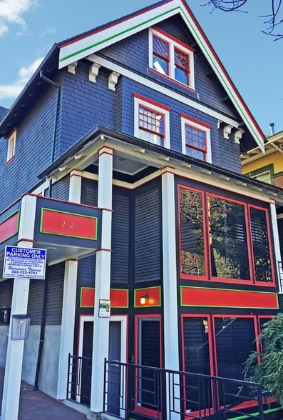 2326-2330 NW Everett St, Portland, OR for lease - Building Photo - Image 1 of 22