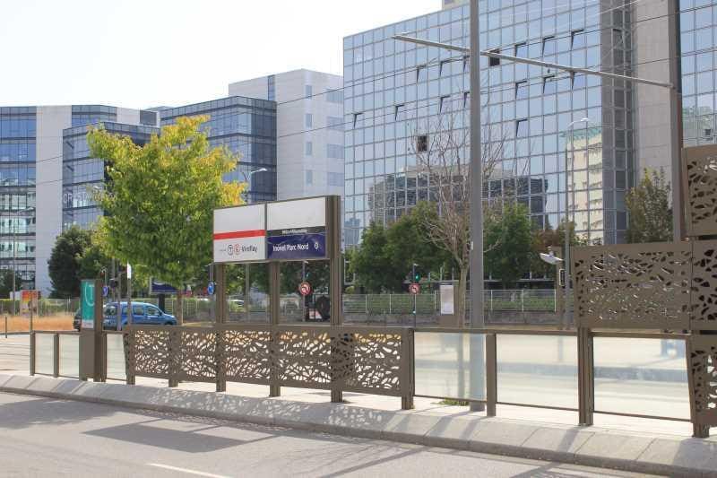 18 Rue Grange Dame Rose, Vélizy-Villacoublay for lease - Building Photo - Image 2 of 20