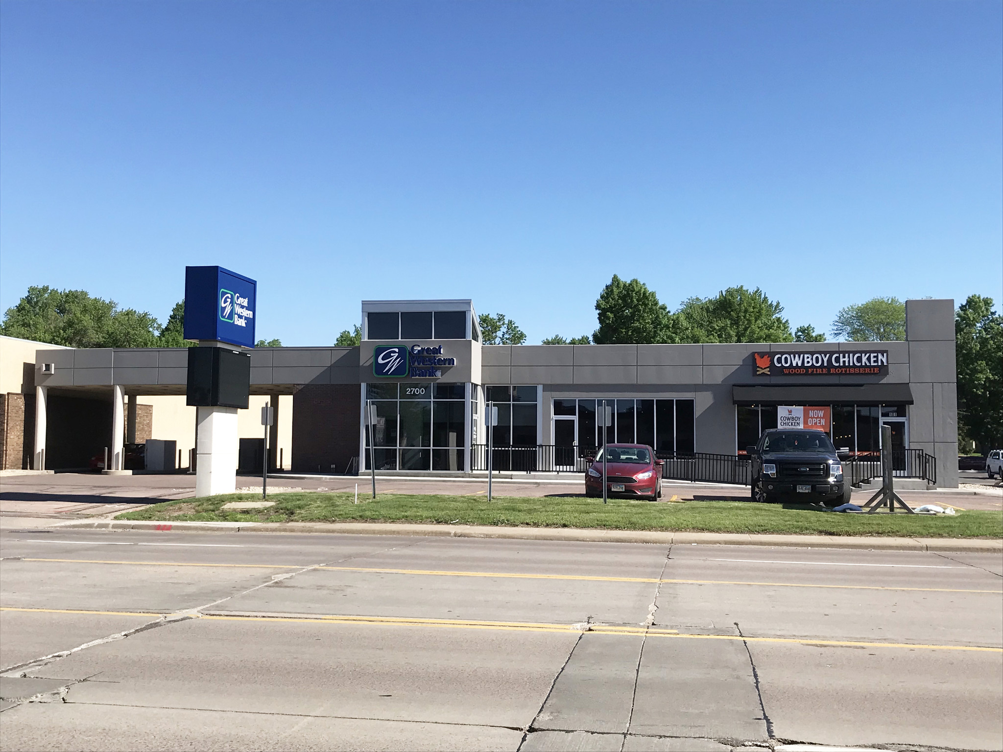 2700 W 41st St, Sioux Falls, SD for sale Building Photo- Image 1 of 1