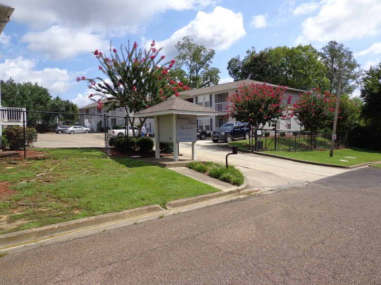 300 Carver Dr, Starkville, MS for sale - Building Photo - Image 1 of 1