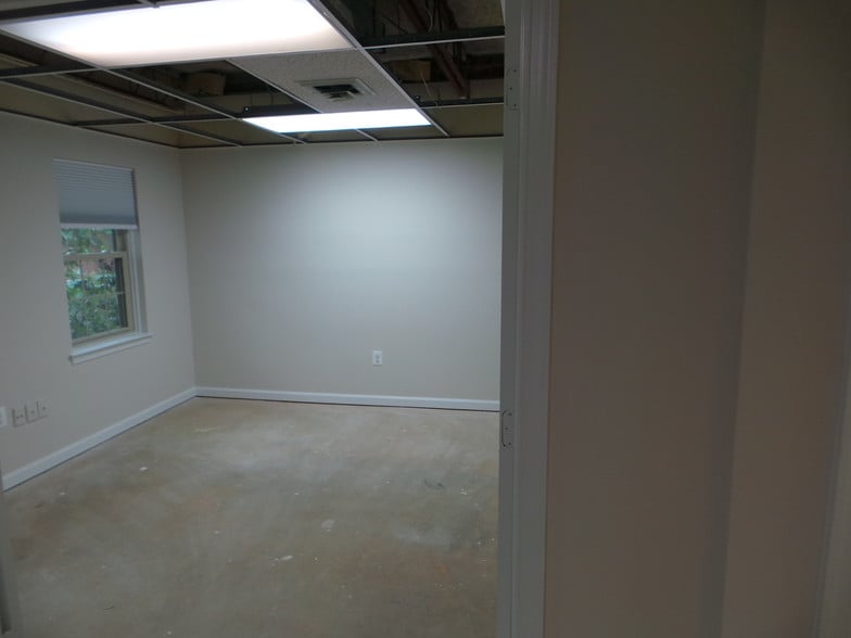 7369 McWhorter Pl, Annandale, VA for sale - Interior Photo - Image 1 of 12