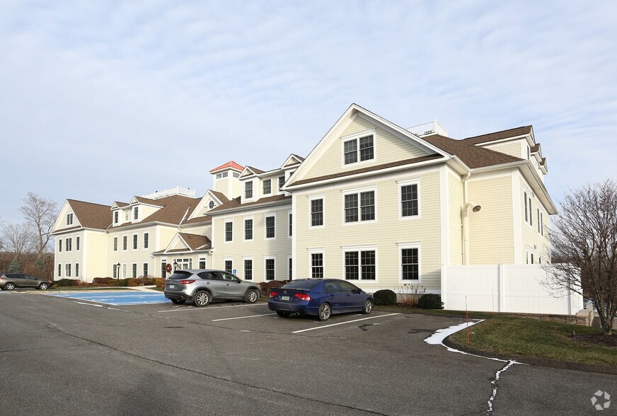 680 S Main St, Cheshire, CT 06410