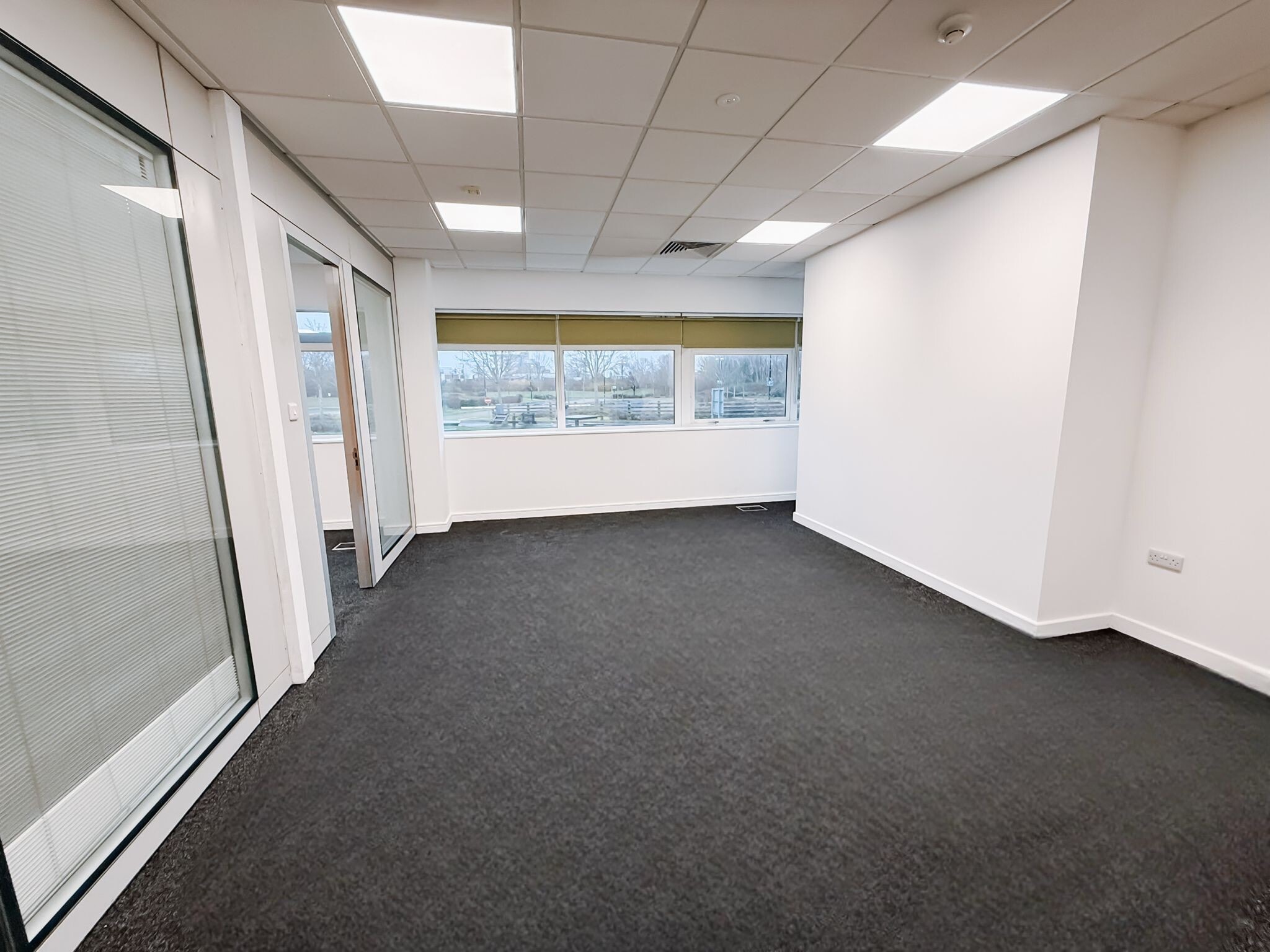 Dunleavy Dr, Cardiff for lease Interior Photo- Image 1 of 2