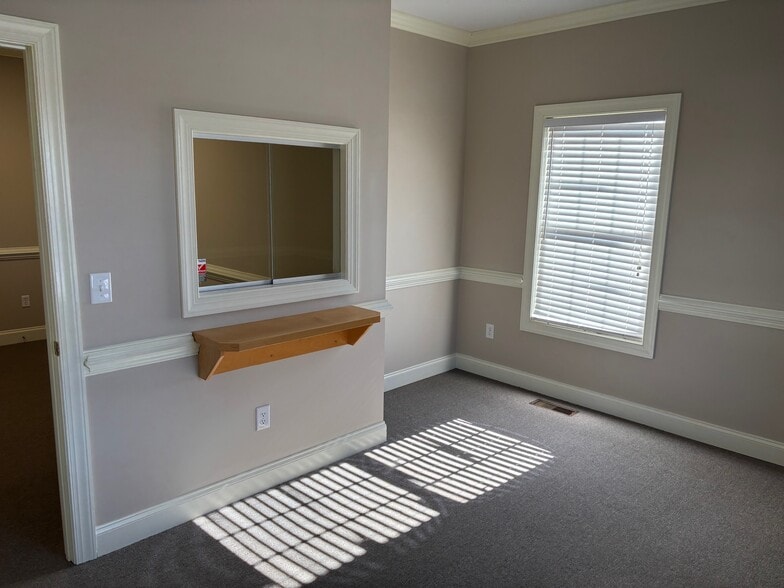 1020 Jefferson Hwy, Staunton, VA for lease - Building Photo - Image 3 of 7