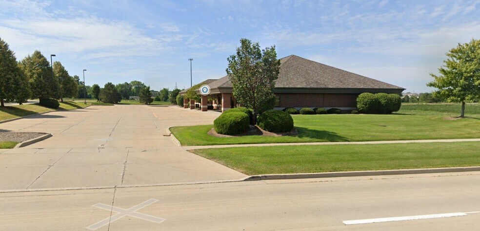 1709 Jumer Dr, Bloomington, IL for sale - Building Photo - Image 1 of 1