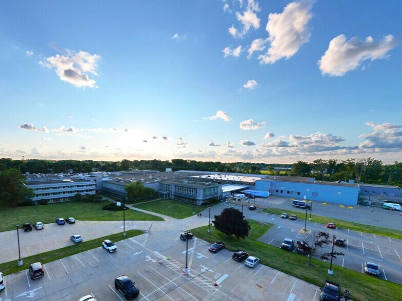 2424 W 23rd St, Erie, PA for lease - Building Photo - Image 3 of 25