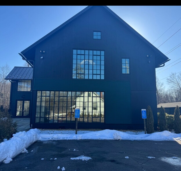 27 Cannon Rd, Wilton, CT for sale - Building Photo - Image 2 of 16