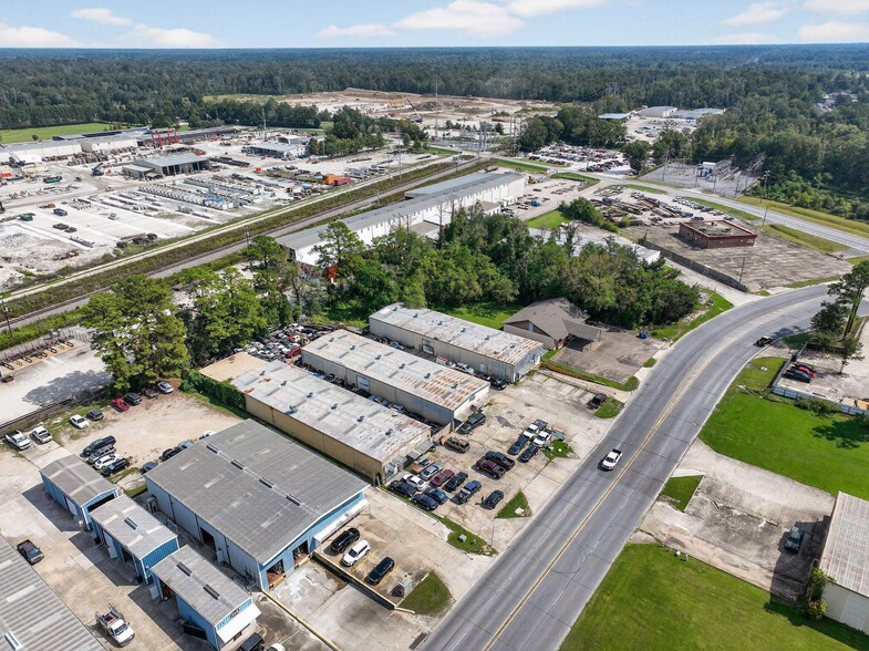 13511 & 13531 S Choctaw Dr, Baton Rouge portfolio of 2 properties for sale on LoopNet.com - Building Photo - Image 2 of 10