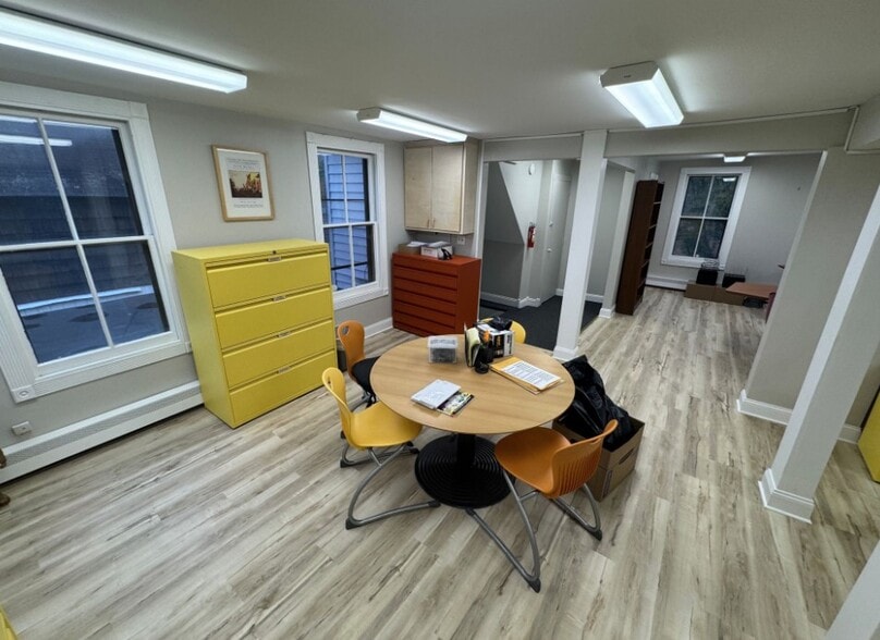 17 Collegeview Ave, Poughkeepsie, NY for lease - Interior Photo - Image 3 of 11