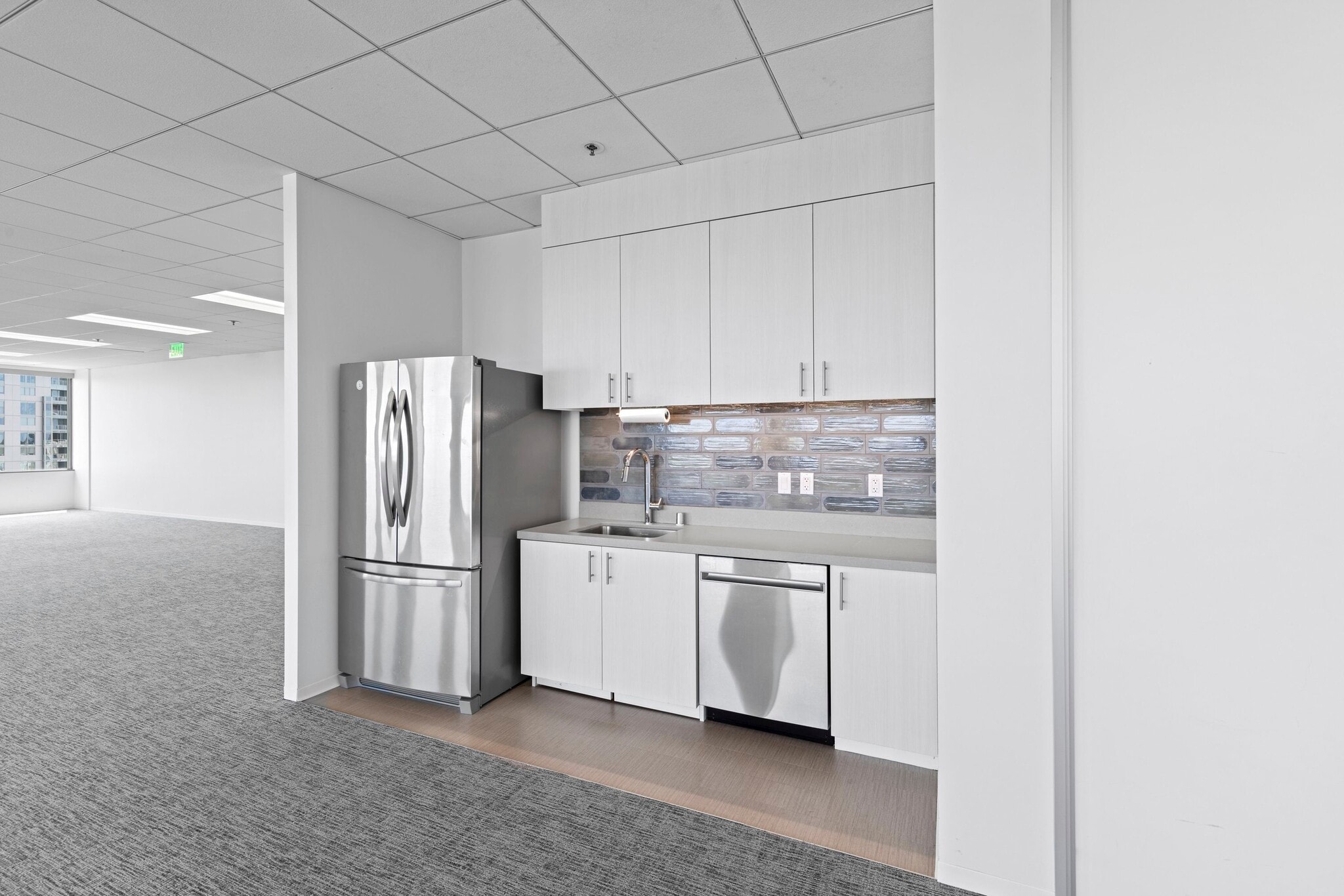 4270 Executive Sq, La Jolla, CA for lease Interior Photo- Image 1 of 8