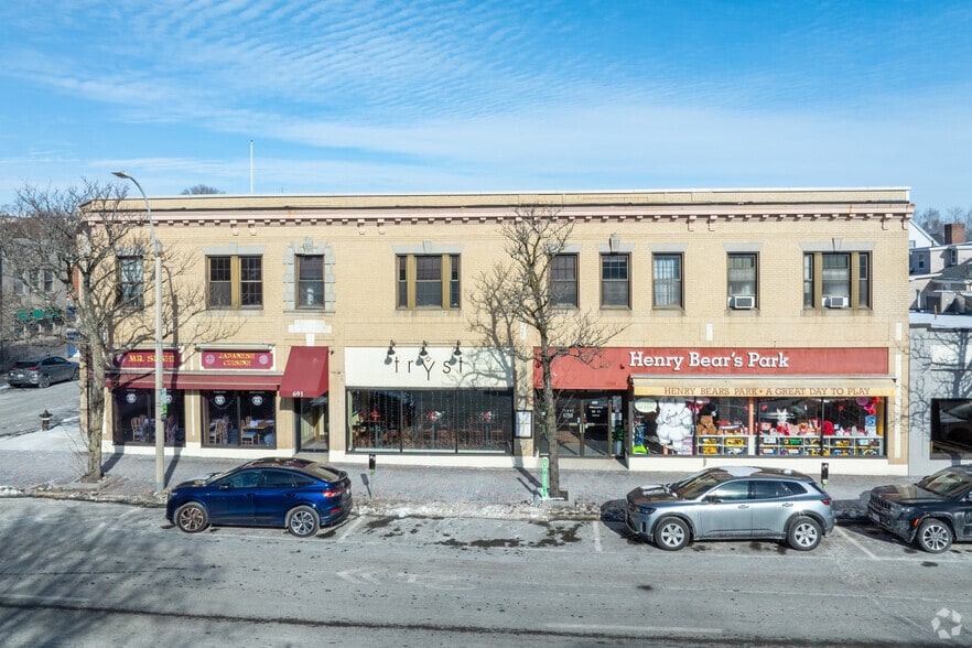 691 Massachusetts Ave, Arlington, MA for lease - Building Photo - Image 3 of 4